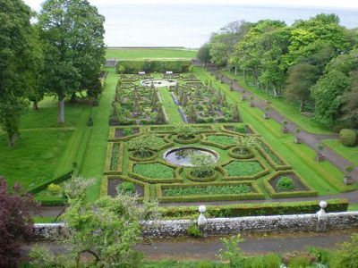 dunrobin-castle-garden